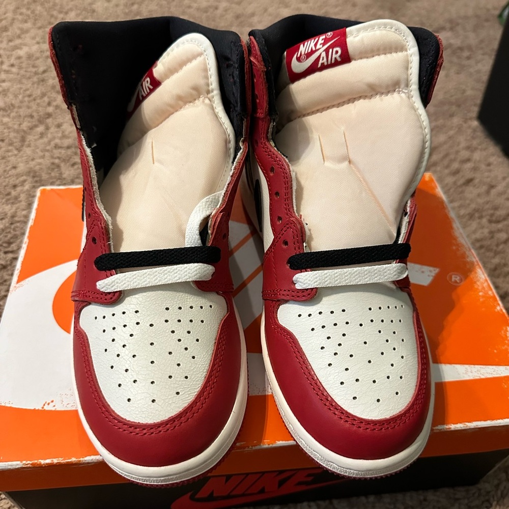 Air Jordan 1 Retro high OG “Chicago Lost and Found”